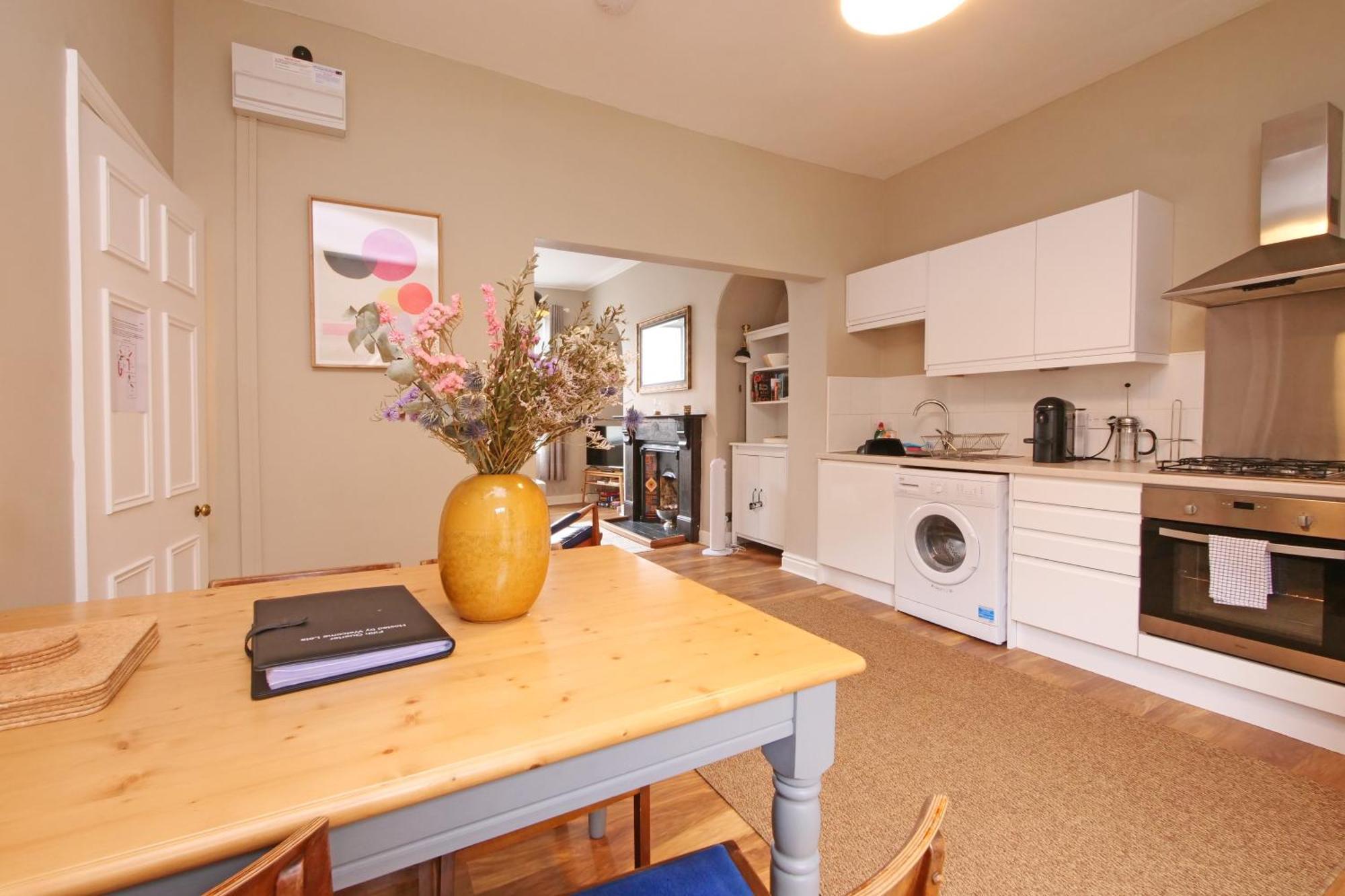 Fifth Quarter Apartment With Free Parking Йорк Екстер'єр фото