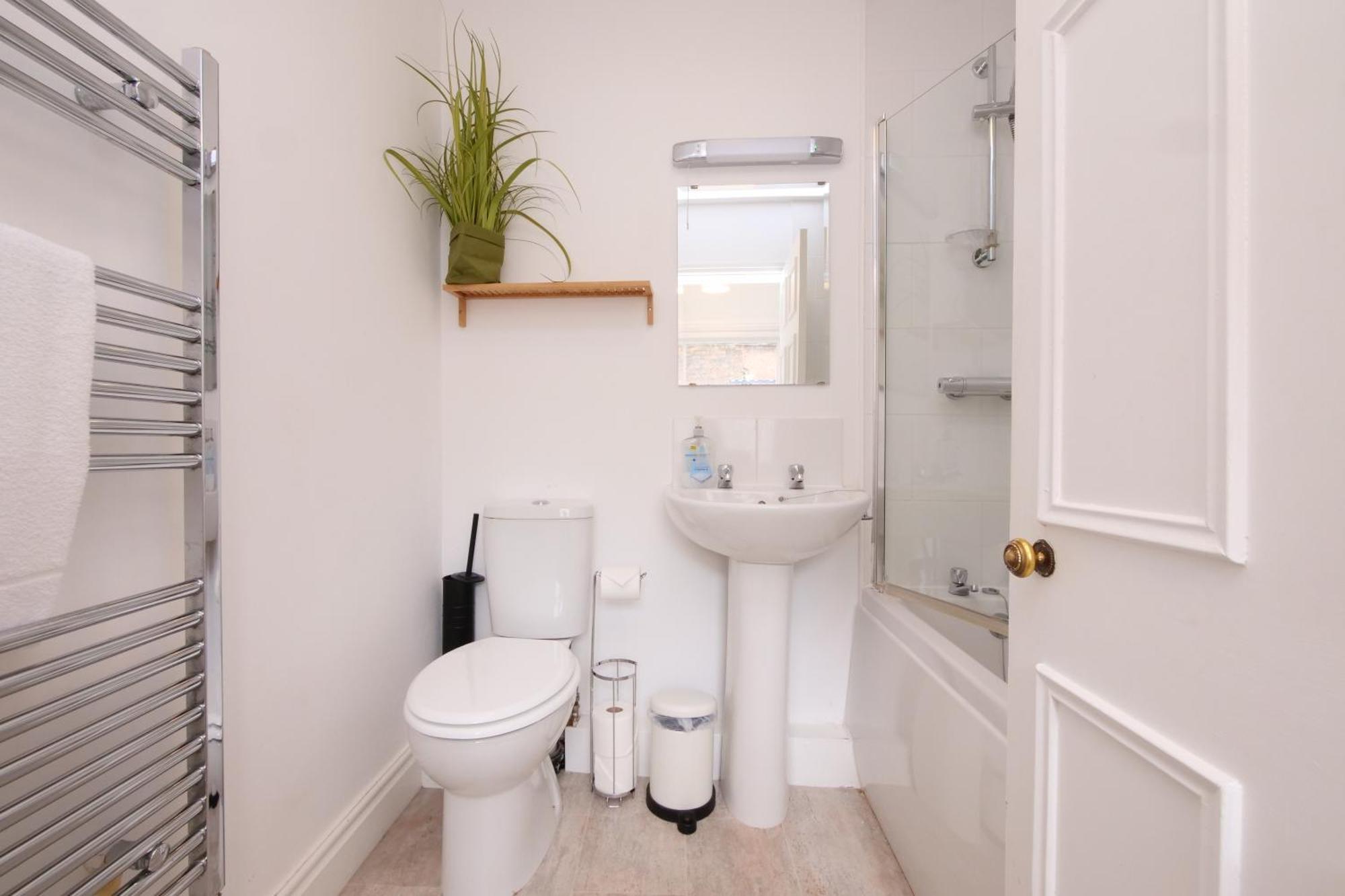 Fifth Quarter Apartment With Free Parking Йорк Екстер'єр фото